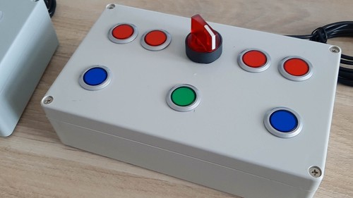 Controllers door panel - -,
