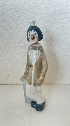 Cascades porcelain clown - cascades,