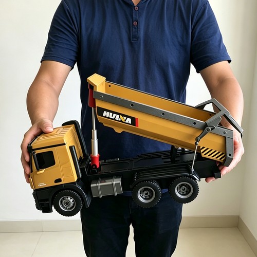Huina truck model - 1/14,