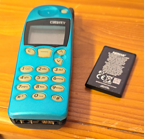 Vtg nokia 5110 - blue, keypad
