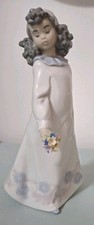 Lladro - PRETTY POSIES (6551)