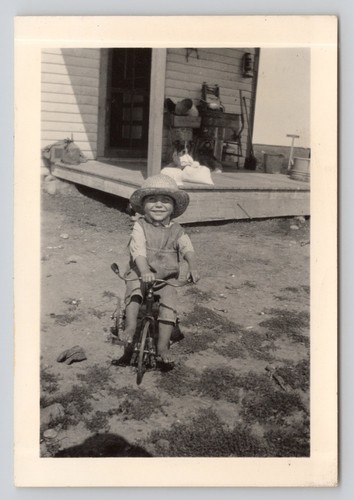 Vintage photo smiling barefoot - vintage,