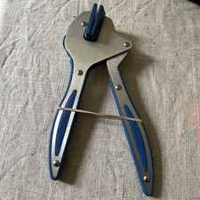 QUICKUTZ DIE CUTTING PLIERS IN BLUE NO CRADLE