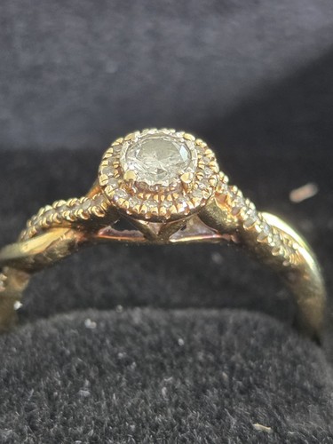 9ct gold ring with - gold, daimond