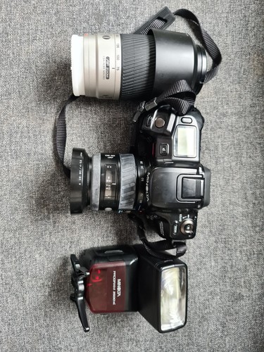 Minolta dynax 700si with lens