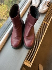 Russell&Bromley Tough Line