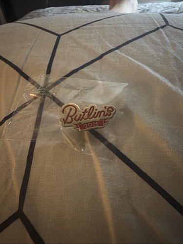 Butlins 2015 pin badge - 2015,