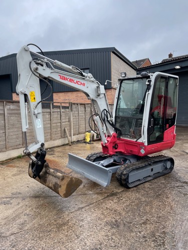 Takeuchi excavator 230 - excavator, tb