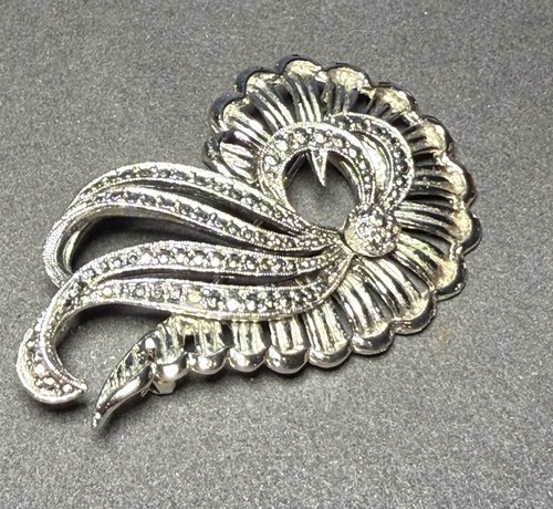Vintage brooch silver tone - vintage,
