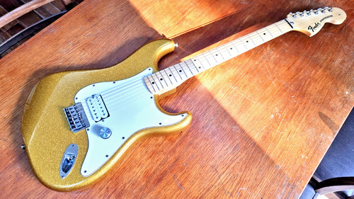 Custom stratocaster build gold - stratocaster,