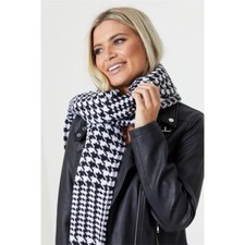 Dogtooth Blanket Scarf