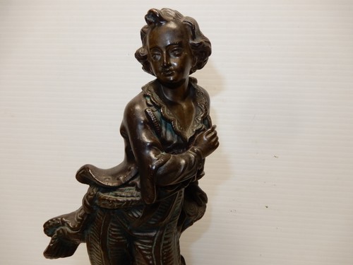 Antique bronzed metal statue - ,