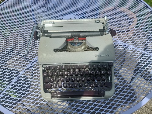 Olympia deluxe sm4 portable - olympia,
