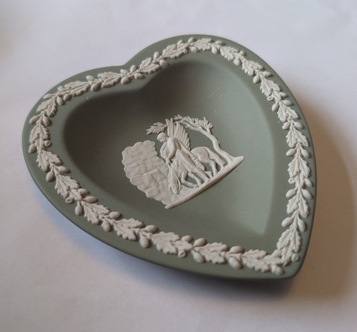 Wedgewood heart shaped - , sage