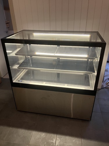 Polar series deli display - polar,