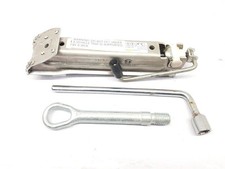 2013 MERCEDES C-CLASS VEHICLE JACK A2125800118