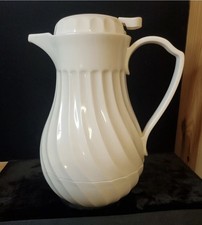 1 Connoisserve 64oz Teapot