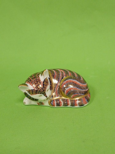 Royal crown derby - derby, sleeping