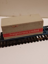 Hornby Frieghtliner wagon, with containers please read