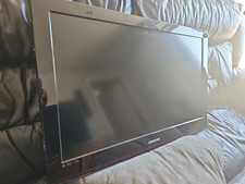 Samsung 32 Inch TV, Not Smart, Remote Not Working.  No stand,  no remote