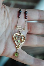 Suffragette necklace 9ct gold