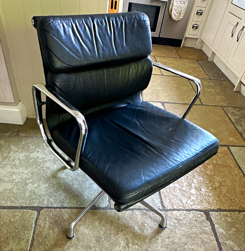 Vitra 208 black - ea,