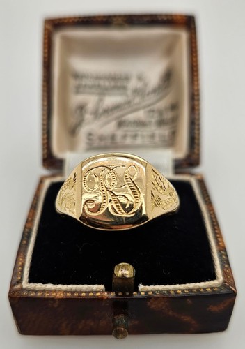 18ct yellow gold engraved - , "rs"