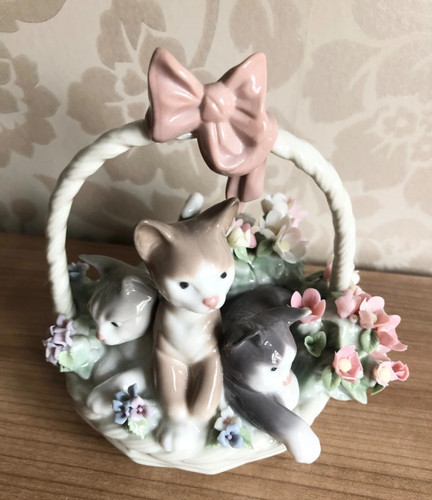 Lladro cats flower basket - in,
