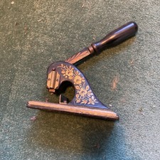VINTAGE DESK EMBOSSING STAMP