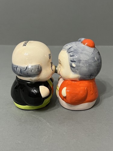 Vintage kissing couple salt - couple,