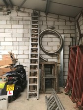 Long Extending Aluminium Ladder  2 x 15 Rung or wooden ladder same length