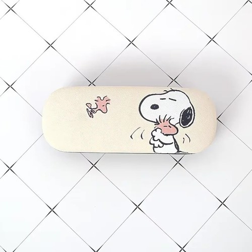 Snoopy glasses case - glasses,