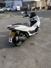 2025 HONDA PCX 125CC | 191 MILES | WHITE | EXCELLENT CONDITION | 1 OWNER