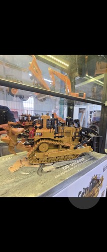 Diecast masters scale cat - 1/50,