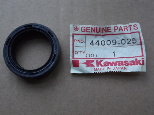 Kawasaki ke175 fork oil seal - oil,