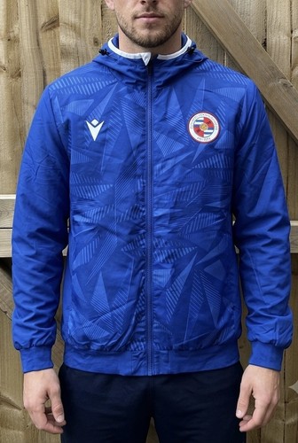 Macron reading football - reading,