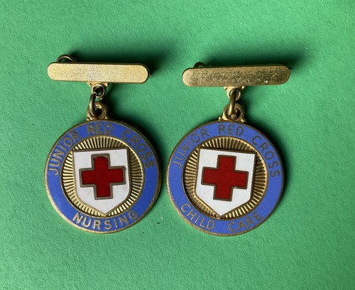 Vintage red cross pin badges - red,