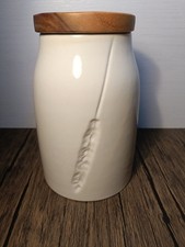 Habitat Haven Ceramic Flour Storage Jar with Wooden Lid White 20CM (B14)