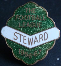 THE FOOTBALL ASSOCIATION 1966-67 STEWARD Badge Brooch pin In gilt 32mm x 35mm