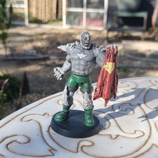 2008 DC Comics Doomsday Figurine “Juicio Final” ATB 5135 – Holding Superman Cape