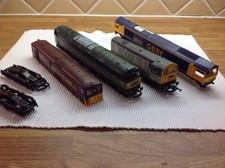 THREE LIMA OO GAUGE MODEL TRAINS PLUS EXTRAS SPARES OR REPAIRS JOB LOT