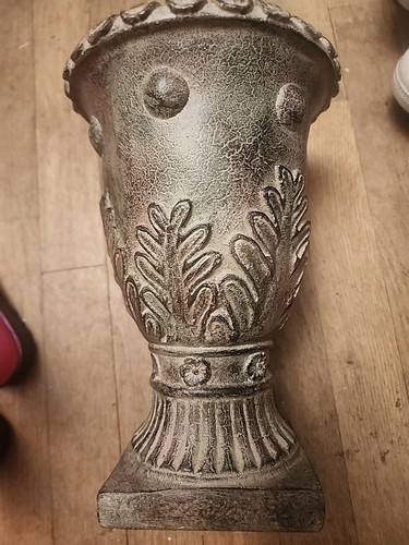 Grecian roman style - or,