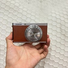 Fujifilm XF1 (12MP) – 2/3" EXR CMOS, Rich Details & Natural Colors