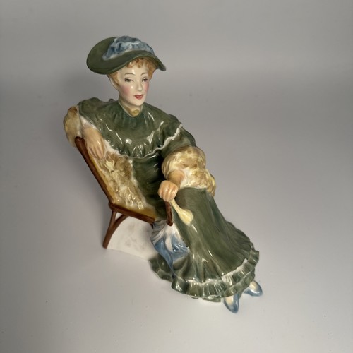 Royal daulton figurine ascot - royal,