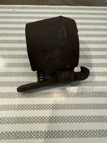 Tripod latch with spring to - m3,