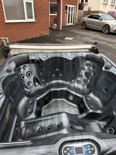 Hot Tub 6-Seater with New