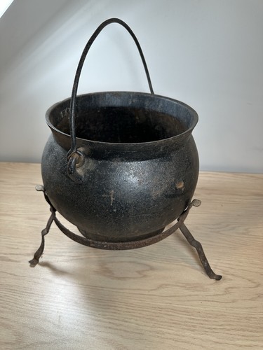 Antique cast iron bean - cast,