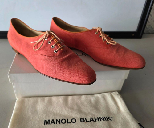 Manolo blahnik display - blahnik.,