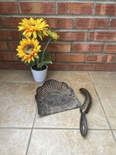 Vintage Flowing Curve Art