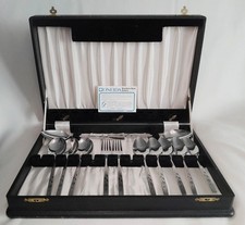 Vtg Oneidacraft Deluxe CAPISTRANO 12-piece part canteen cutlery, original box